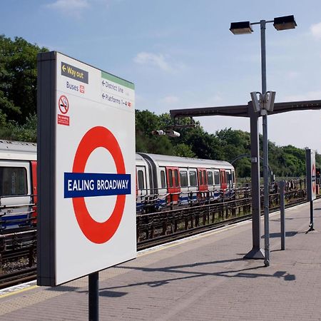 Spacious 2 Bedroom Apartment In Ealing Broadway Екстериор снимка