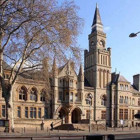 Spacious 2 Bedroom Apartment In Ealing Broadway Екстериор снимка